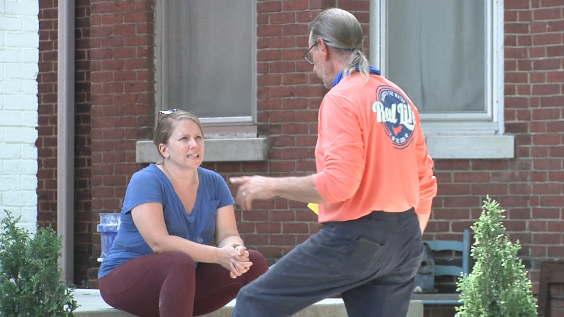 harless talking to contractor